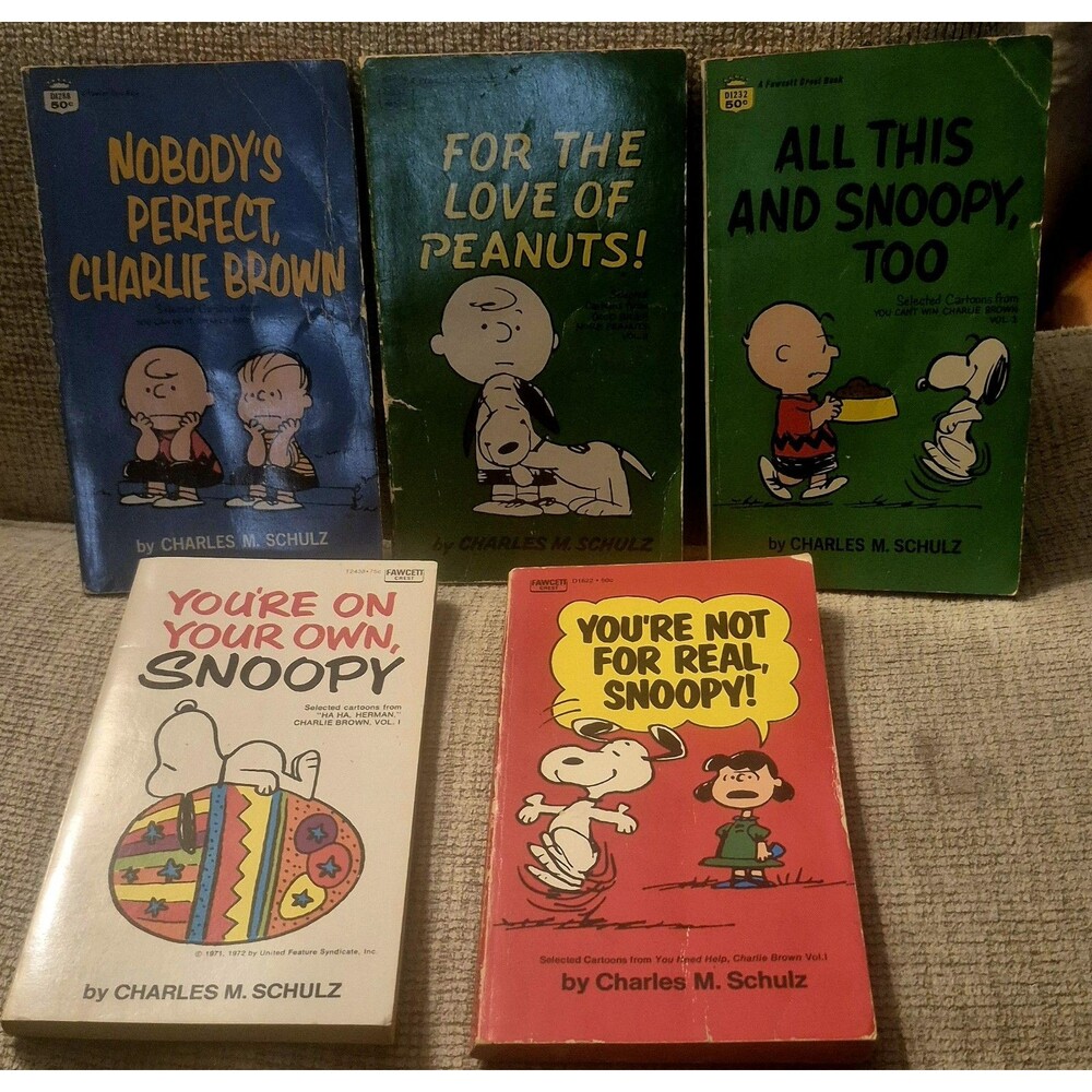 Peanuts Paperback Book Lot of 5 Charlie Brown Snoopy Fawcett Crest Schulz